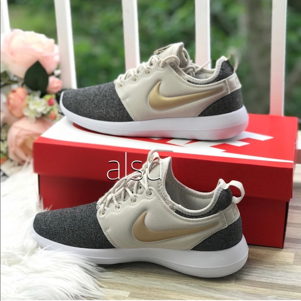 NWT Nike Roshe Two Knit   WMNS - Picture 2 of 6